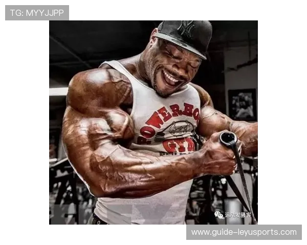 举重选手训练视频走红,网友称其“现实版绿巨人”