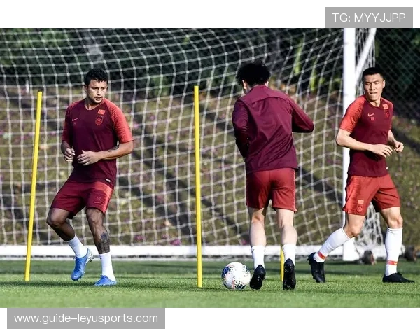 国足备战训练画面曝光,国足训练赛